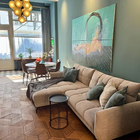 Design-apartment Benedict Luxus, Stil & Workspace *